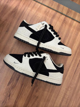 Carregar imagem no visualizador da galeria, Dunk Low Collab The North Face
