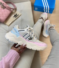 Carregar imagem no visualizador da galeria, Adidas Dymond – Off White &amp; Rose
