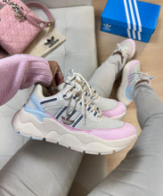 Carregar imagem no visualizador da galeria, Adidas Dymond – Off White &amp; Rose
