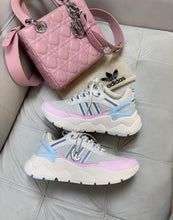 Carregar imagem no visualizador da galeria, Adidas Dymond – Off White &amp; Rose
