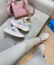 Carregar imagem no visualizador da galeria, Adidas Dymond – Off White &amp; Rose
