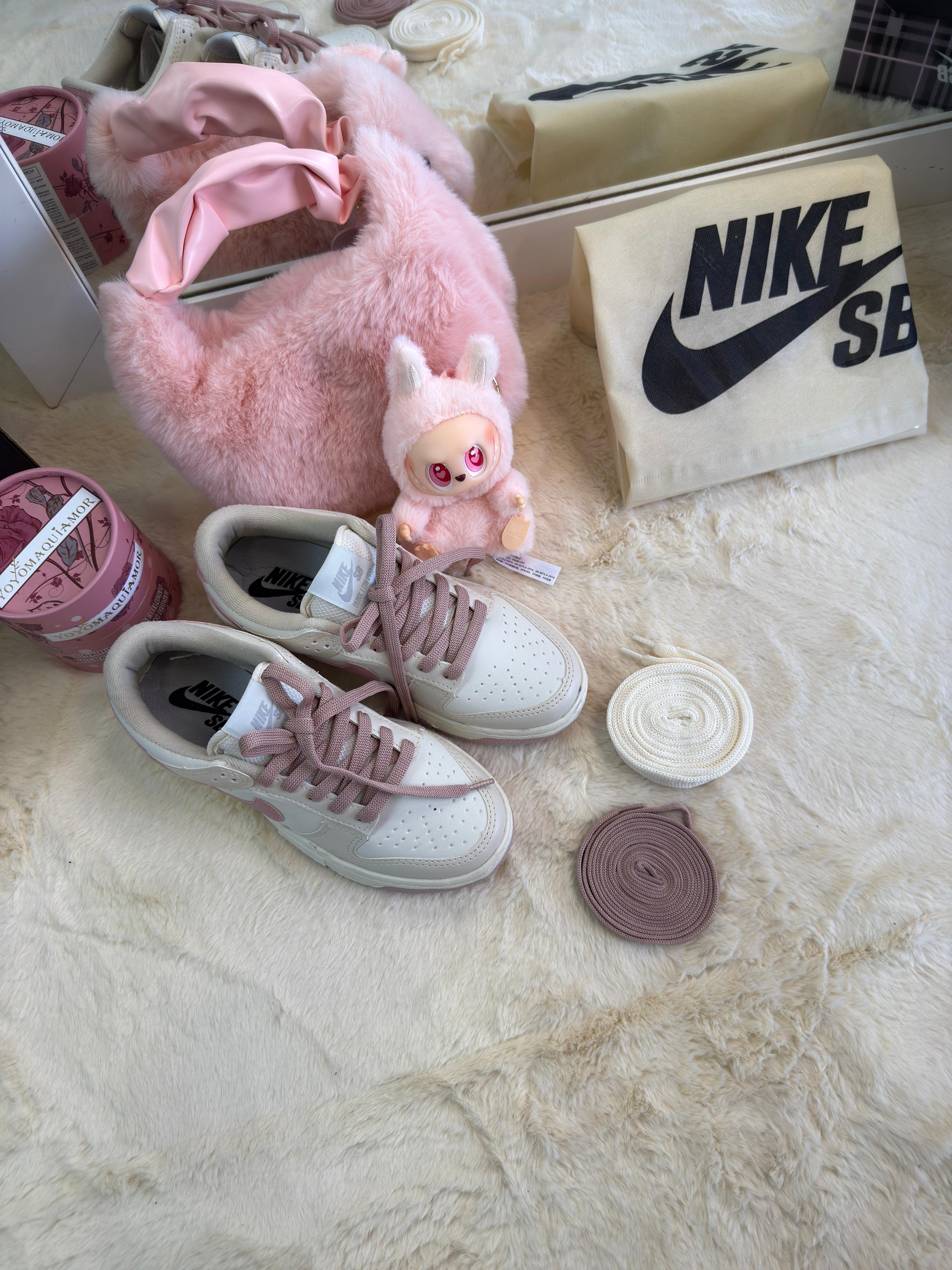 \Nike Dunk Low – Flamingo