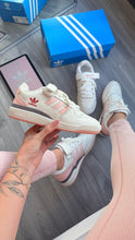Carregar imagem no visualizador da galeria, Adidas Forum Low – Branco &amp; Rosa
