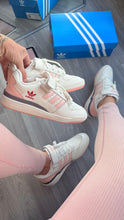 Carregar imagem no visualizador da galeria, Adidas Forum Low – Branco &amp; Rosa

