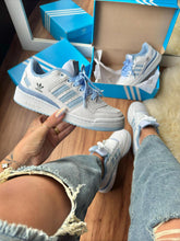 Carregar imagem no visualizador da galeria, Tênis Adidas Forum Low - Branco/Azul
