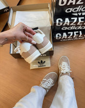 Carregar imagem no visualizador da galeria, Tênis Adidas Gazelle - Marrom
