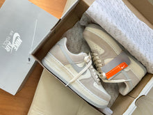 Carregar imagem no visualizador da galeria, Tênis Nike Air Force 1 - Gelo/Cinza - Couro
