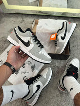 Carregar imagem no visualizador da galeria, Tênis Nike Jordan 1 Low - Cinza
