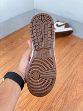 Carregar imagem no visualizador da galeria, Tênis Nike Jordan 1 Low - Cacau
