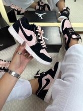 Carregar imagem no visualizador da galeria, Tênis Nike Jordan 1 Low - Rosa/Preto
