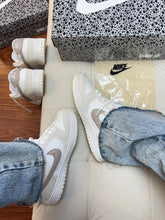 Carregar imagem no visualizador da galeria, Tênis Dunk Low - Areia/Glitter
