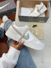 Carregar imagem no visualizador da galeria, Tênis Dunk Low - Areia/Glitter
