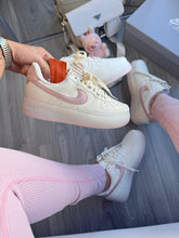 Carregar imagem no visualizador da galeria, Air Force – Off White / Rosa Metálico
