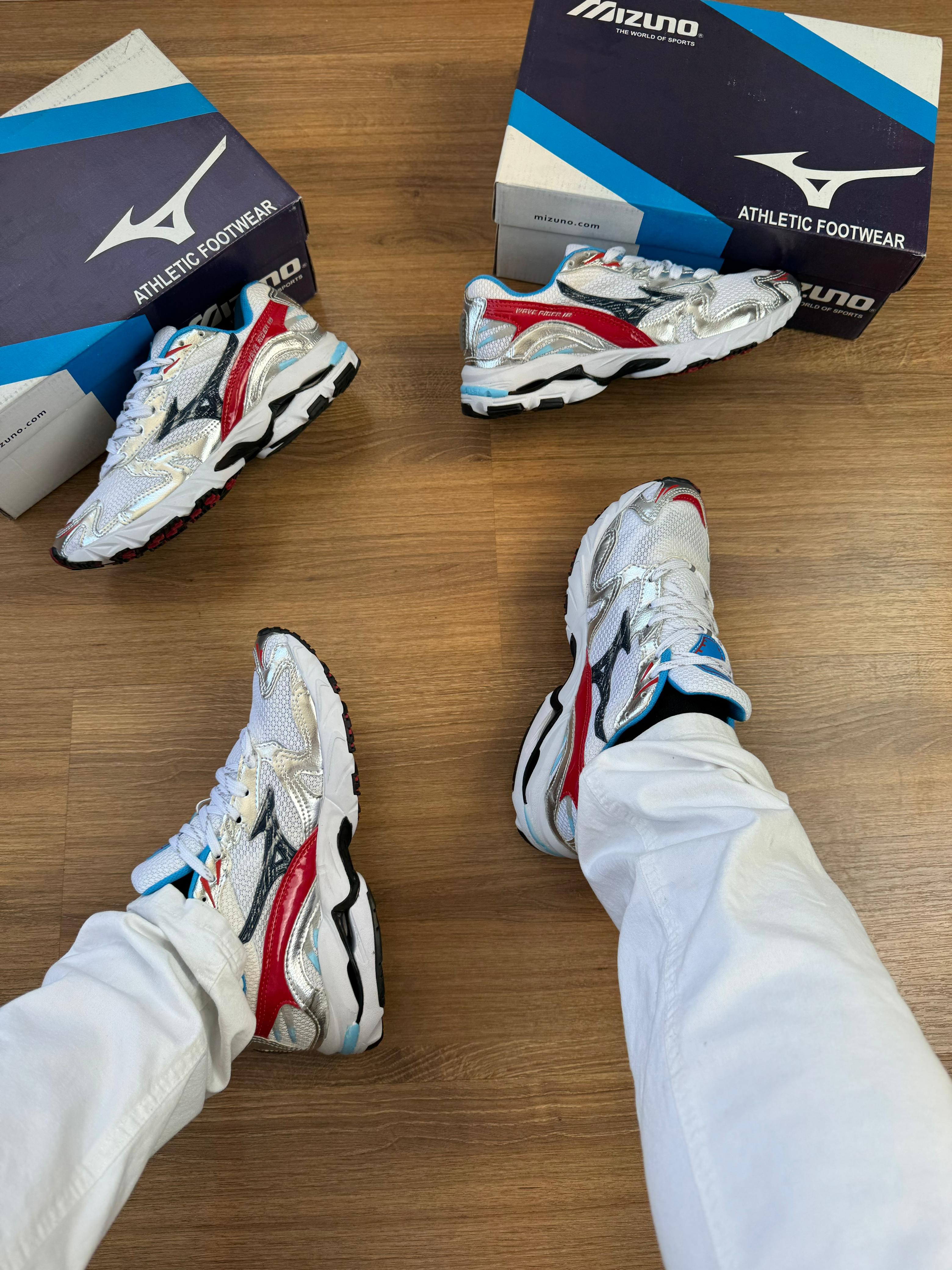 Tênis Mizuno Wave Rider 10 – Branco/Vermelho