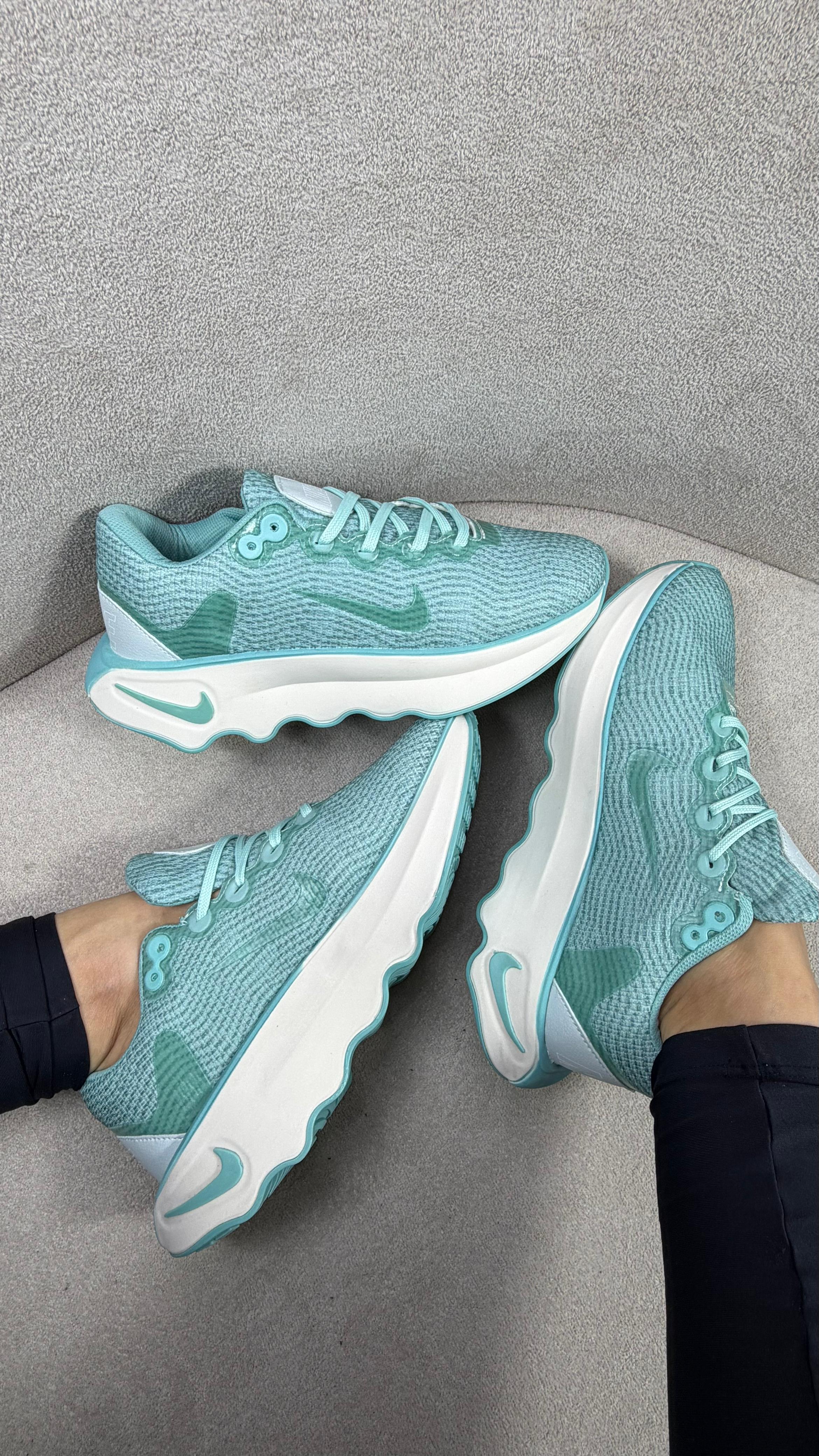 Nike Motiva “Verde Água”