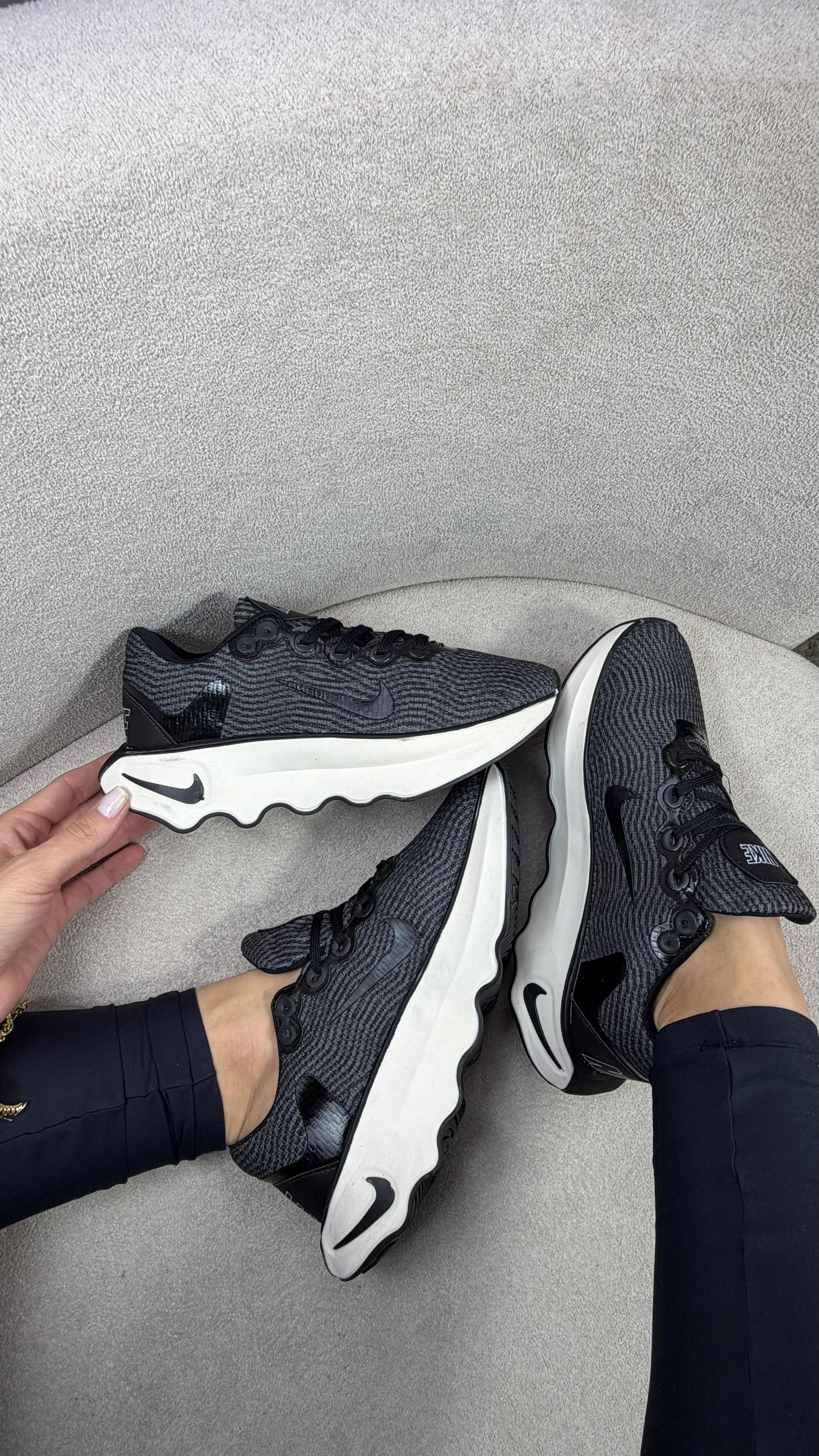 Nike Motiva – Preto