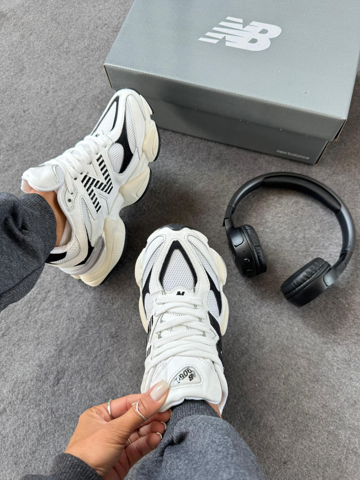 New Balance 9060 -  Branco & Preto