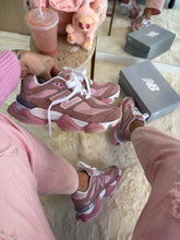 Carregar imagem no visualizador da galeria, New Balance 9060 - Rosa
