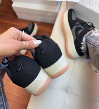 Carregar imagem no visualizador da galeria, Tênis Nike Air Force - Nobuck Tricô
