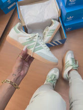 Carregar e reproduzir vídeo no visualizador da galeria, Adidas Samba - Branco/Verde
