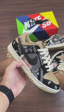 Carregar e reproduzir vídeo no visualizador da galeria, Tênis Nike Dunk Low cactus x Travis Scott
