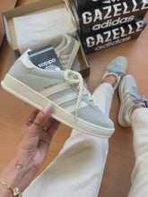 Carregar e reproduzir vídeo no visualizador da galeria, Tênis Adidas Gazelle - Cinza
