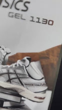 Carregar e reproduzir vídeo no visualizador da galeria, Tênis Asics Gel 1130 - Bege
