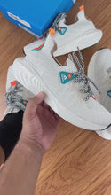 Carregar e reproduzir vídeo no visualizador da galeria, Tênis Adidas Sport Knit
