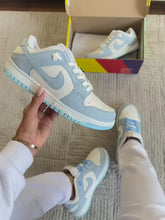 Carregar e reproduzir vídeo no visualizador da galeria, Tênis Nike DUNK Low
