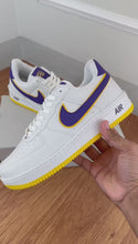 Carregar e reproduzir vídeo no visualizador da galeria, Tênis AIR force 1- Lakers
