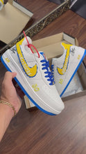 Carregar e reproduzir vídeo no visualizador da galeria, Tênis AIR force 1 - golden state Warriors
