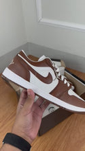 Carregar e reproduzir vídeo no visualizador da galeria, Tênis Nike Jordan 1 Low - Cacau
