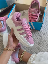 Carregar e reproduzir vídeo no visualizador da galeria, Tênis Adidas Bad Bunny X Campus - Rosa
