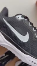 Carregar e reproduzir vídeo no visualizador da galeria, Tênis Nike Air Zoom - Preto
