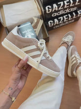 Carregar e reproduzir vídeo no visualizador da galeria, Tênis Adidas Gazelle - Marrom
