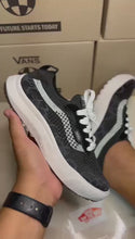 Carregar e reproduzir vídeo no visualizador da galeria, Tênis Ultrarange - VR3 Preto
