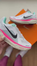 Carregar e reproduzir vídeo no visualizador da galeria, Tênis Nike Air Zoom  - Colors
