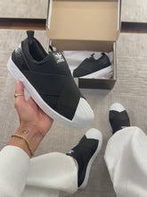 Carregar e reproduzir vídeo no visualizador da galeria, Tênis Superstar Slip-On
