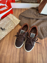 Carregar imagem no visualizador da galeria, Puma Suede Plataforma – Marrom Escuro
