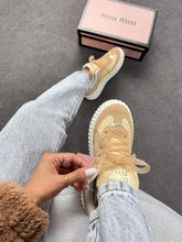 Carregar imagem no visualizador da galeria, Tênis Casual Quenz Miu Miu – Bege
