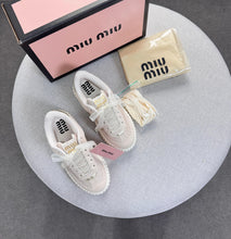 Carregar imagem no visualizador da galeria, Tênis Casual Quenz Miu Miu – Off/Prata

