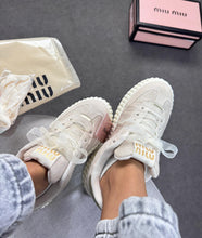 Carregar imagem no visualizador da galeria, Tênis Casual Quenz Miu Miu – Off/Prata
