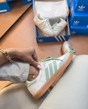 Carregar imagem no visualizador da galeria, Adidas Samba - Branco/Verde
