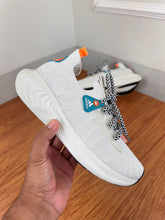 Carregar imagem no visualizador da galeria, Tênis Adidas Sport Knit
