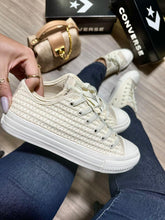 Carregar imagem no visualizador da galeria, Tênis All Star - Off White Renda
