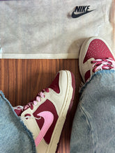 Carregar imagem no visualizador da galeria, Tênis Nike Dunk Low - Cherry
