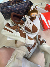 Carregar imagem no visualizador da galeria, Puma Suede Plataforma - Caramelo
