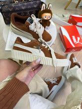 Carregar imagem no visualizador da galeria, Puma Suede Plataforma - Caramelo
