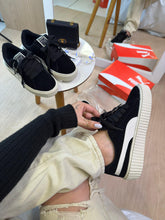 Carregar imagem no visualizador da galeria, Puma Suede Plataforma - Preto
