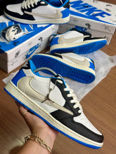 Carregar imagem no visualizador da galeria, Tênis Nike Travis Scott - Branco/Azul
